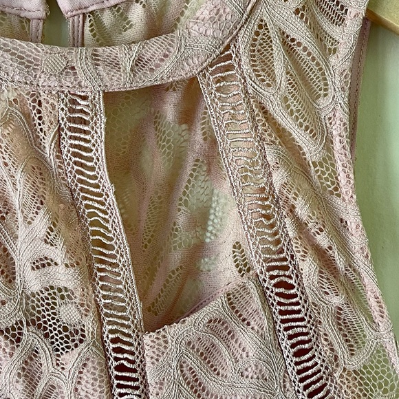 Bebe Body-con Lace Dress Blush Size 6 - Picture 6 of 9